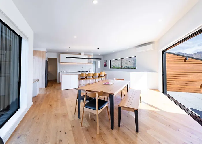 Grand Alpine Vista Escape Holiday home Wanaka