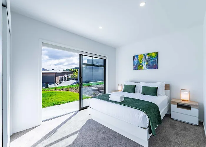 Grand Alpine Vista Escape Wanaka