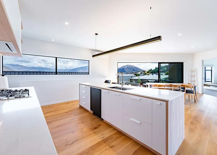 Grand Alpine Vista Escape Wanaka