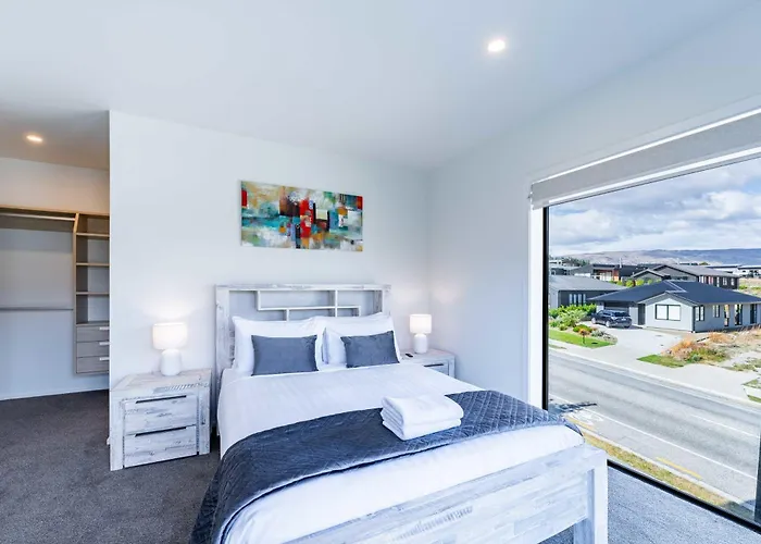 Grand Alpine Vista Escape Holiday home *