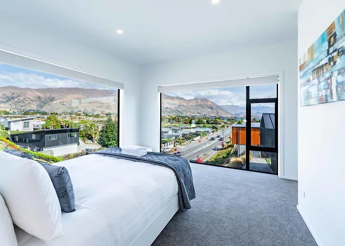 Grand Alpine Vista Escape *
